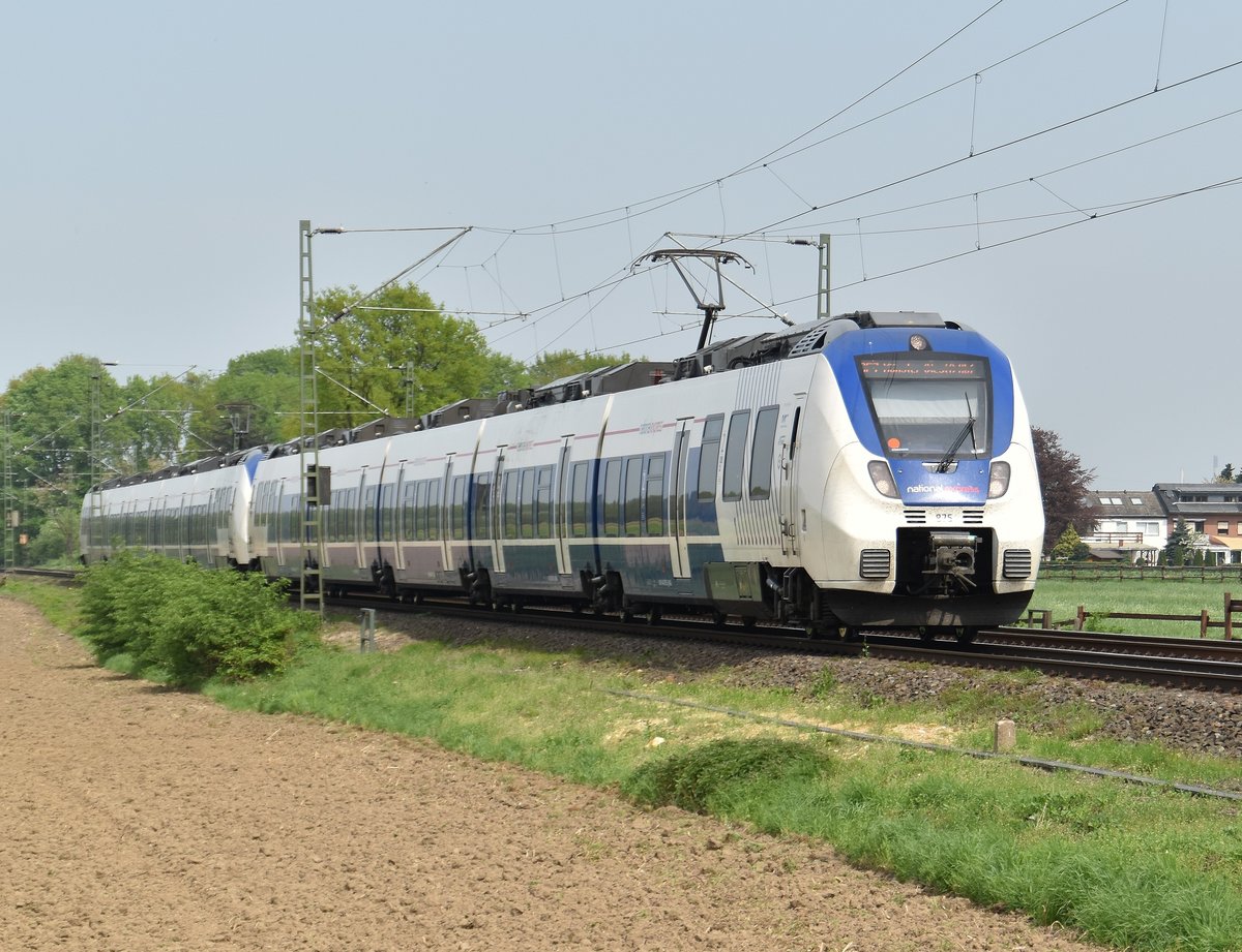 RE7 aus Krefeld kommend bei Bösinghoven am heutigen Mittag. Sonntag den 22.4.2018
