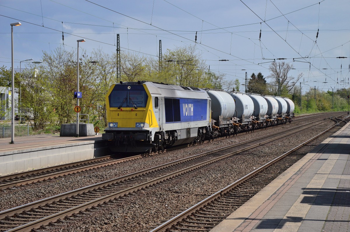 Recht schnell war die 1264 001-9 mit ihrem aus sechs Wagen bestehendem Zug durch Norf gen Neuss heute Nachmittag unterwegs. 26.4.2015