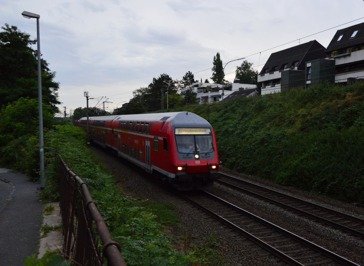 Reichlich verspätet kommt hier eine RB 27 zwischen Rheydt Hbf und Mönchengladbach mit gut 64+ min. an der Hohlstraße vorbei gefahren. 20.7.2016