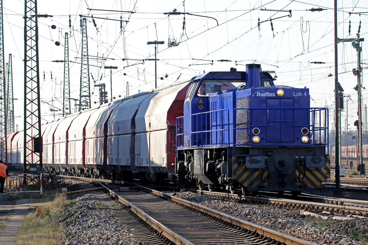 RF Lok 4 (275 111-3) in Oberhausen-West 22.2.2018