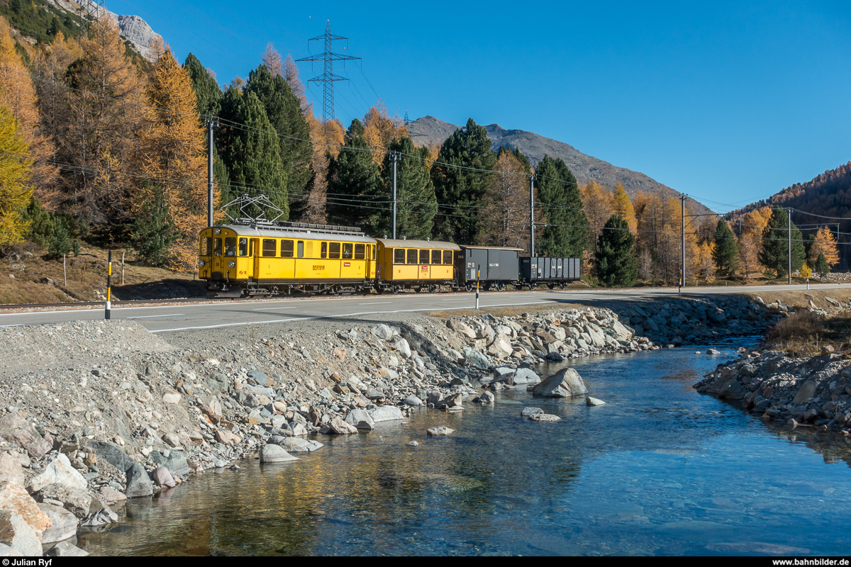 RhB ABe 4/4 I 30 mit Fotoextrazug für die FairFotografen am 21. Oktober 2018 am Ova da Bernina zwischen Bernina Suot und Morteratsch.