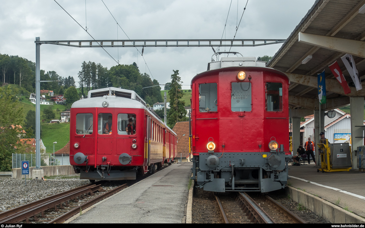 RHB DZeh 2/4 22 und BDeh 2/4 24 am 6. August 2017 im Bahnhof Heiden.