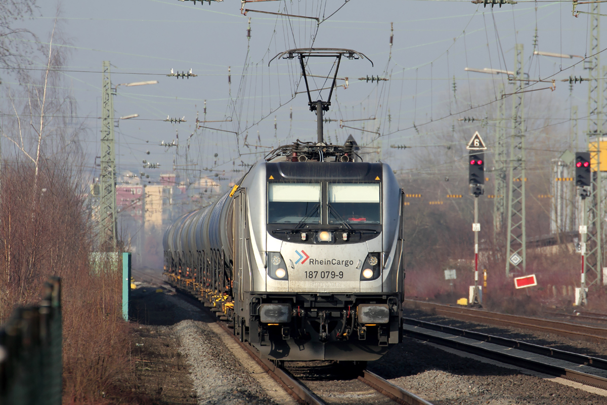 RHC 187 079-9 durchfährt Urmitz 20.2.2018