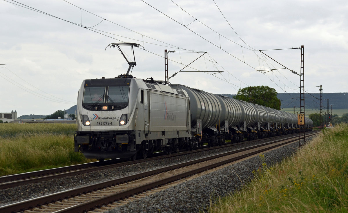 Rheincargo rollte am 16.06.17 mit einem Kesselwagenzug und 187 078 durch Retzbach-Zellingen Richtung Gemünden.