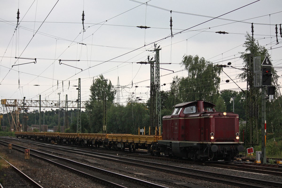 Rheinische Eisenbahn 212 309 am 24.6.13 beim Rangieren in Duisburg-Entenfang.
