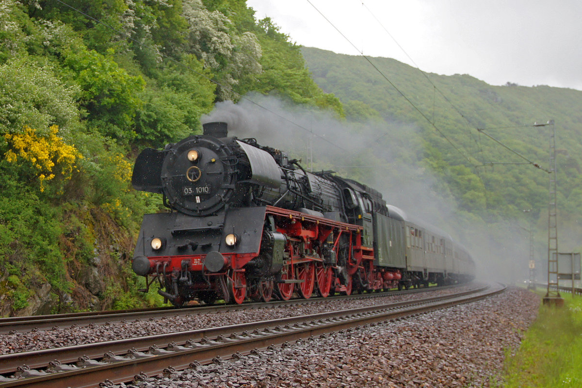 Roaring Monster - Lokomotive 03 1010 am 30.04.2018 in Saarburg.