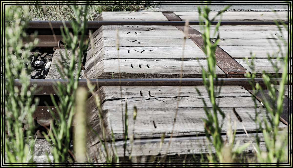 Römisch für Anfänger ?? 

Langsam aber Sicher werden die Holz-bedielten Bahnübergänge verschwinden. 
13.08.2018