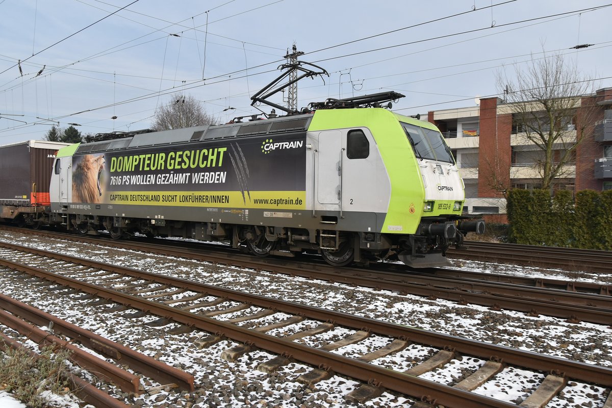 Rollende Stellenanzeige auf der Captrain 185 532-9 mit einem Klv durch Rheydt Hbf gen Köln. Samstag den 3.3.2018