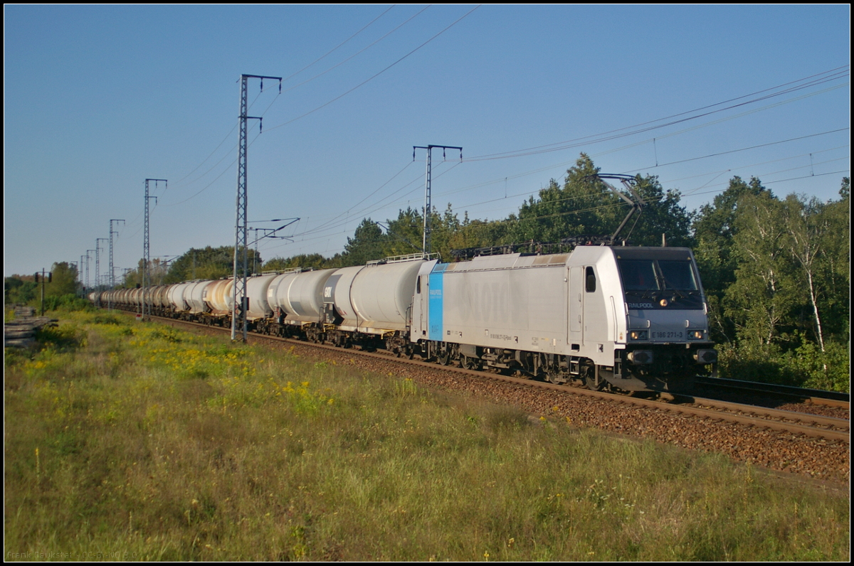 RTB Cargo 186 271-3 fuhr mit einem Kesselwagenzug am 29.08.2017 durch die Berliner Wuhlheide