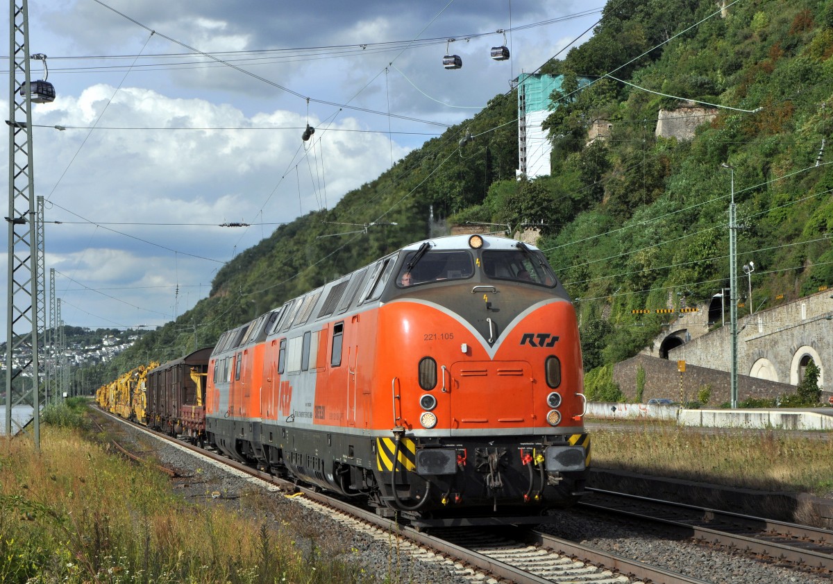 RTS 221 105 und 221 134  am 17.08.13 mit einem Bauzug in Richtung Rüdesheim (Koblenz-Ehrenbreitstein, 17.08.13).