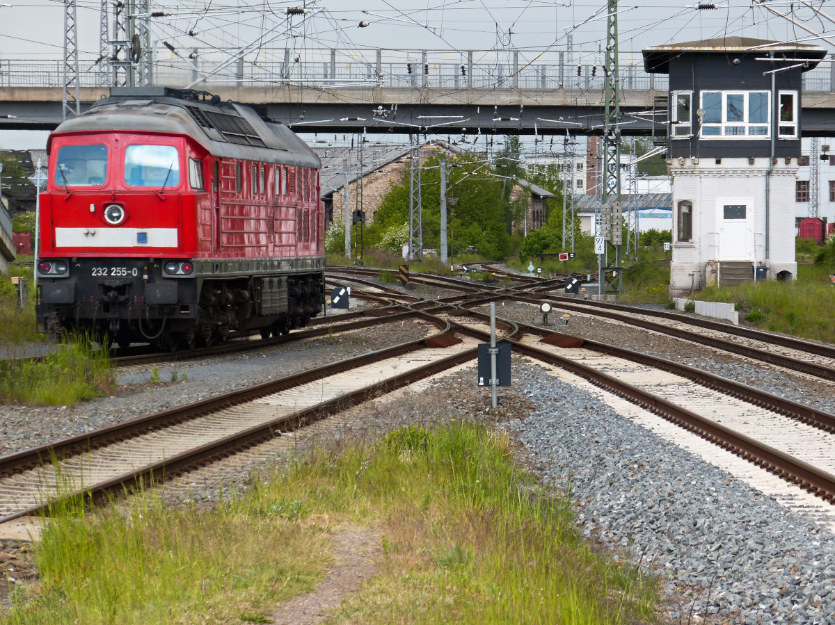 Rückblick auf 232 255-0 am 15.05.2016 den Bahnhof Nordhausen verlässt
