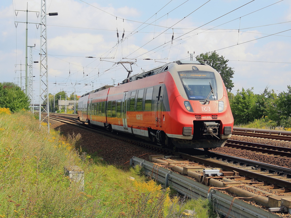 Rückfahrt 442 626 mit 442 126 als RB 22 von Flughafen Berlin Schönefeld in Richtung Potsdam Hauptbahnhof in Schönefeld am 27. August 2017. 