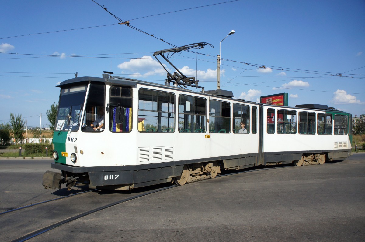 Rumänien / Straßenbahn Ploiesti: KT4D- Wagen 087 (ehemals Potsdam) als Linie 101 in der Wendeschleife am Kreiskrankenhaus. Aufgenommen Anfang September 2013.