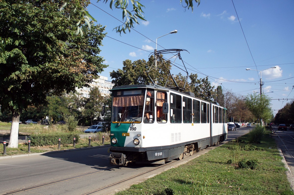 Rumänien / Straßenbahn Ploiesti: KT4D- Wagen 090 (ehemals Potsdam) unterwegs als Linie 101 zum Kreiskrankenhaus in der Strada Gageni. Aufgenommen Anfang September 2013.