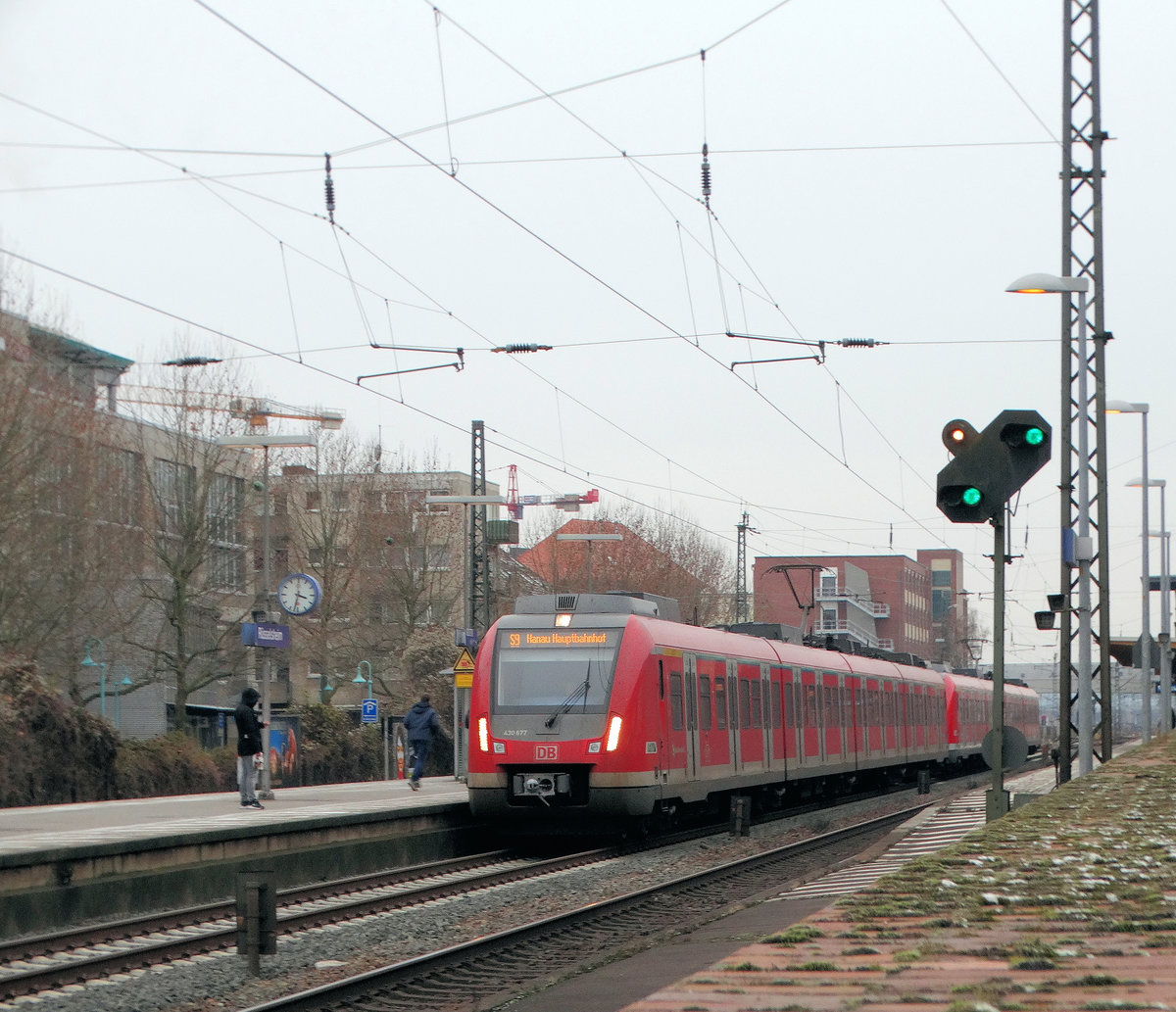 S-Bahn Rhein Main Bombardier 430 677 und 430 xxx am 07.01.17 in Rüsselsheim Bhf