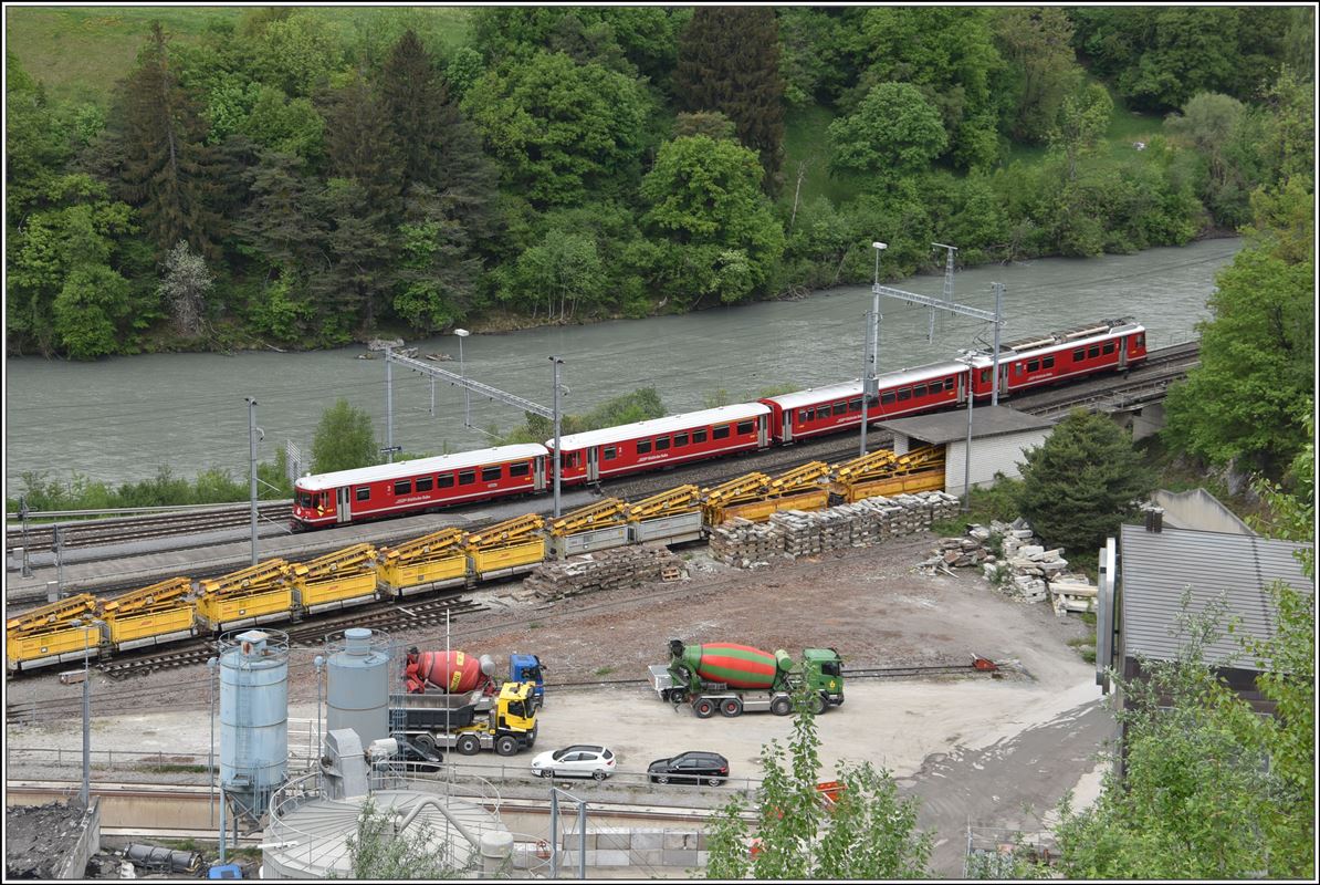 S1 1514 mit Be 4/4 Vorortspendel in Reichenau-Tamins. (05.02.2018)