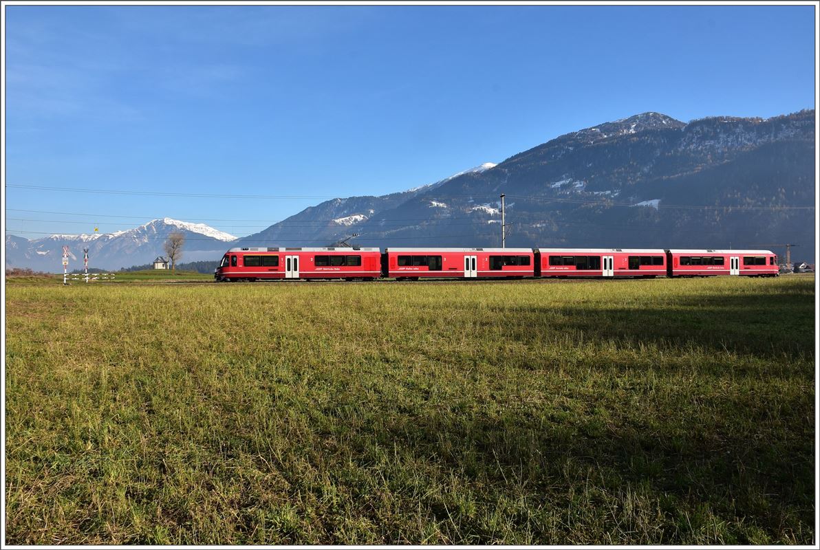 S1 1516 mit ABe 4/16 3103 zwischen Bonaduz und Reichenau-Tamins. (16.11.2017)
