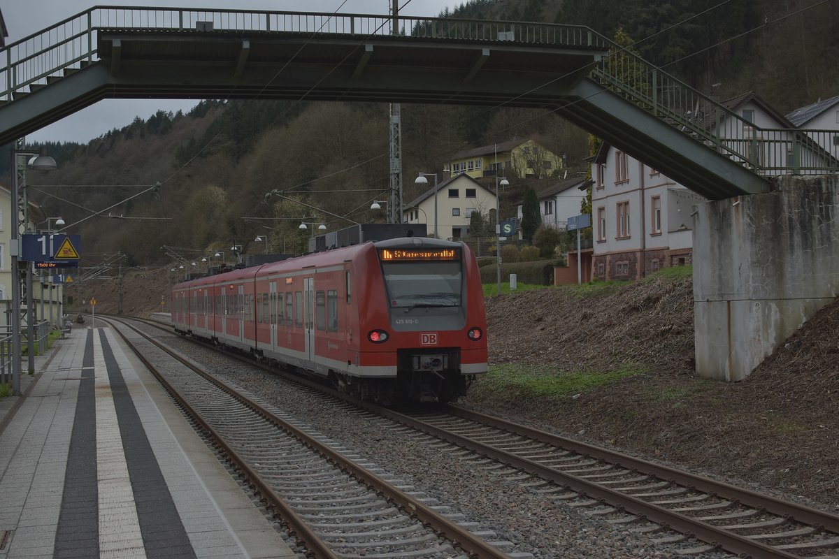 S1 in Neckarhausen bei Neckarsteinach auf dem Weg nach Kaiserslautern. 19.3.2017