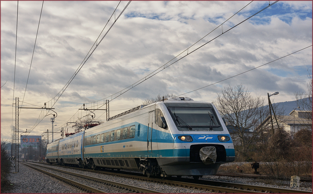 SŽ 310-? fährt durch Maribor-Tabor Richtung Maribor HBF. /23.1.2018