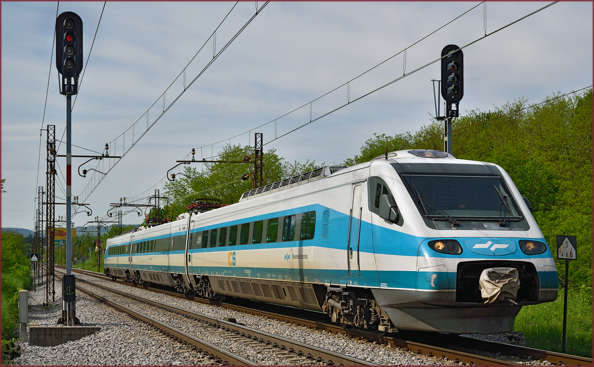 SŽ 310-006 fährt durch Maribor-Tabor Richtung Maribor HBF. /5.5.2015