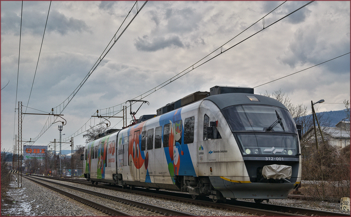 SŽ 312-001 fährt durch Maribor-Tabor Richtung Maribor HBF. /21.3.2018