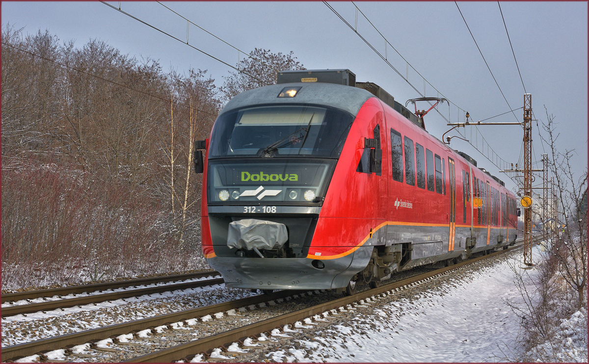 SŽ 312-108 fährt durch Maribor-Tabor Richtung Dobova. /16.1.2018