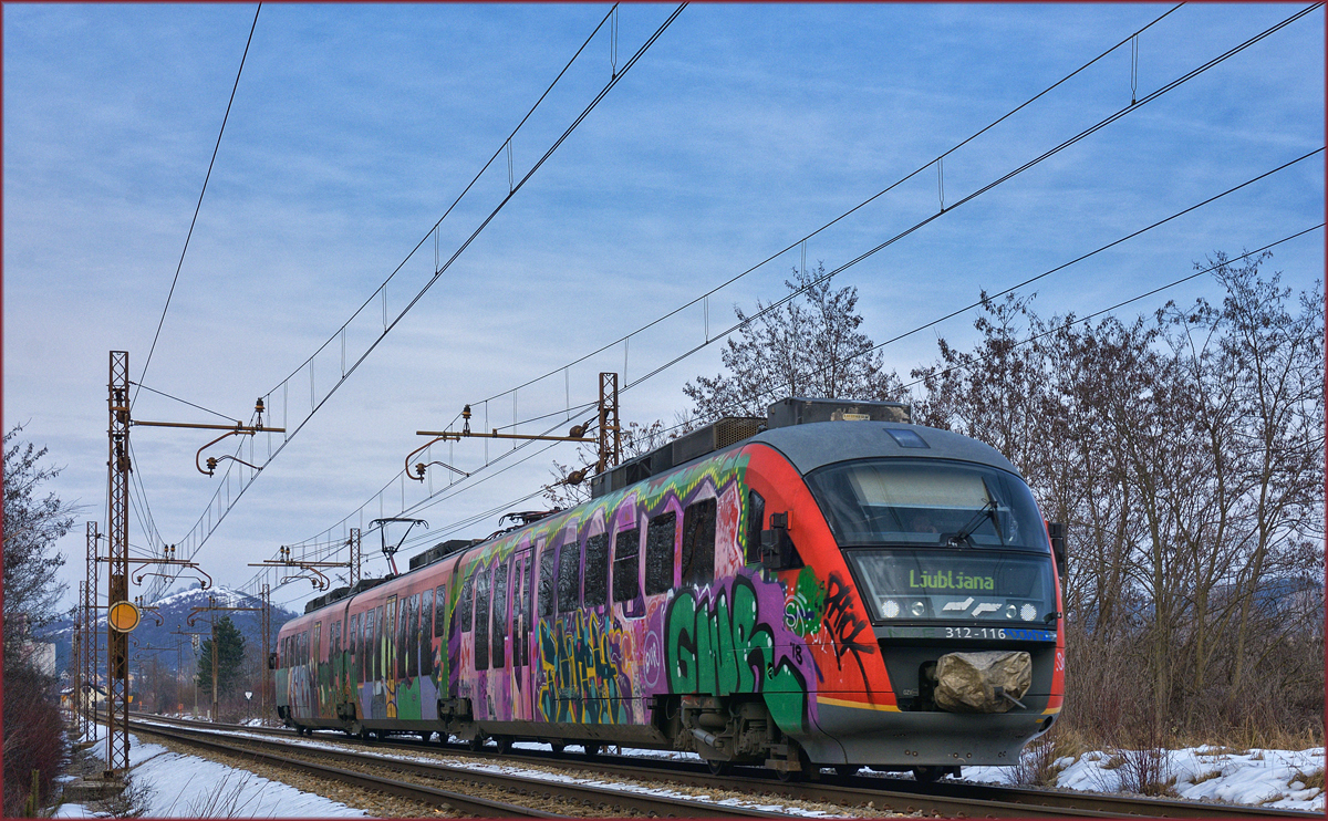 SŽ 312-116 fährt durch Maribor-Tabor Richtung Ljubljana. /17.2.2018