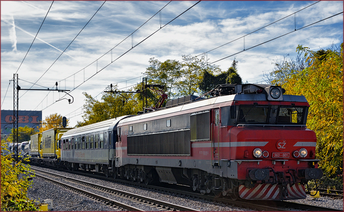 SŽ 363-001 zieht LkW-Zug durch Maribor-Tabor Richtung Norden. /29.10.2016