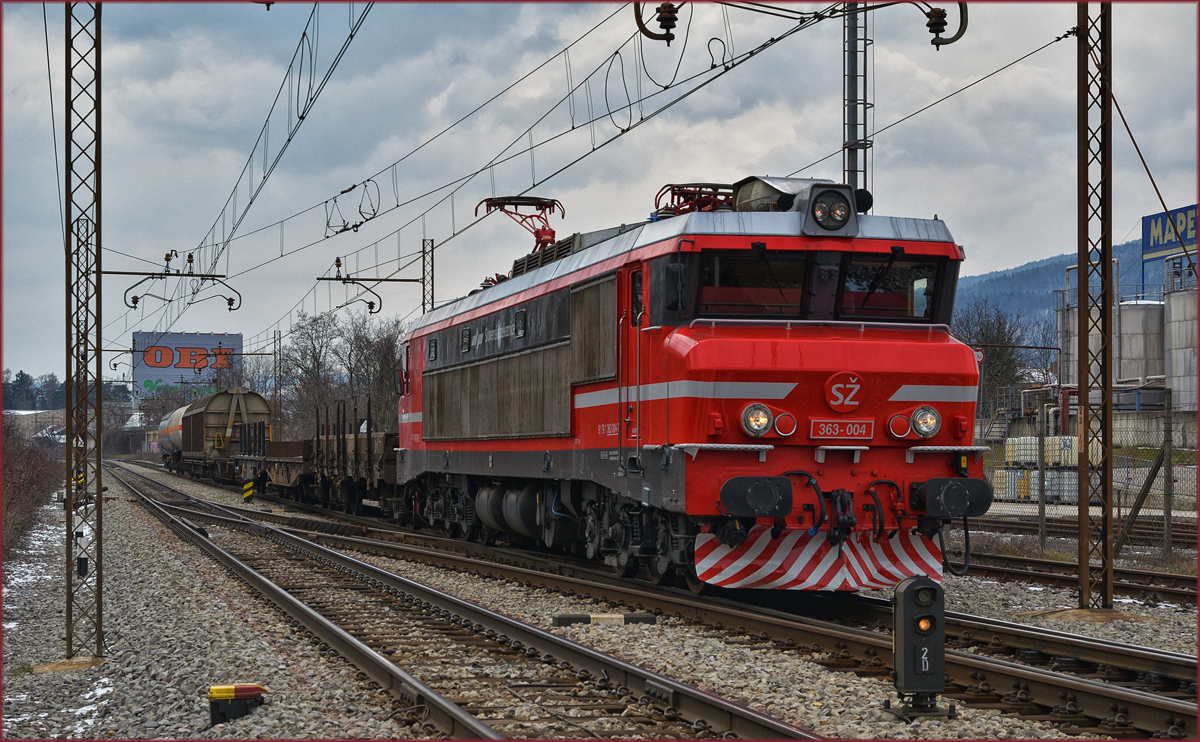 SŽ 363-004 zieht Güterzug durch Maribor-Tabor Richtung Norden. /21.3.2018