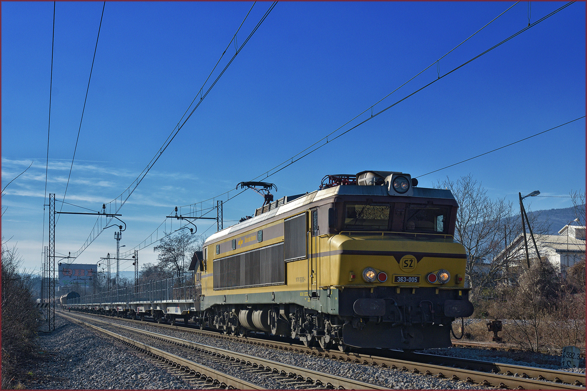 SŽ 363-005 zieht Güterzug durch Maribor-Tabor Richtung Norden. /30.1.2018