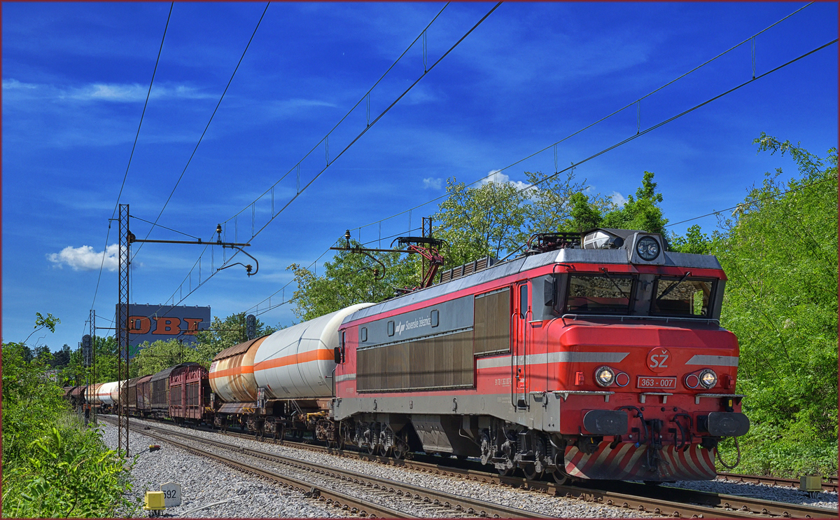 SŽ 363-007 zieht Güterzug durch Maribor-Tabor Richtung Norden. /16.5.2017