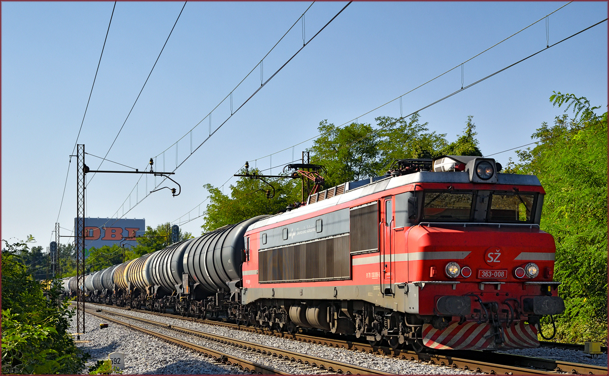 SŽ 363-008 zieht Kesselzug durch Maribor-Tabor Richtung Norden. /13.9.2016