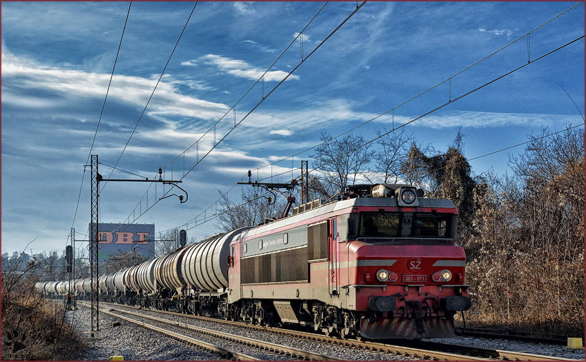 SŽ 363-011zieht Güterzug durch Maribor-Tabor Richtung Norden. /4.1.2017