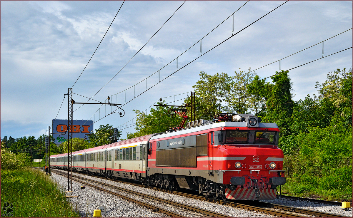 SŽ 363-015 zieht EC158 durch Maribor-Tabor Richtung Wien. /19.5.2016