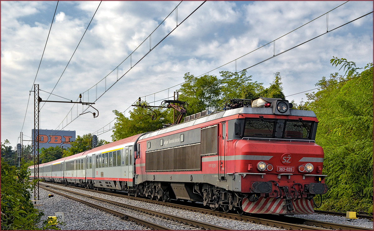 SŽ 363-025 zieht EC158 durch Maribor-Tabor Richtung Wien. /27.9.2016