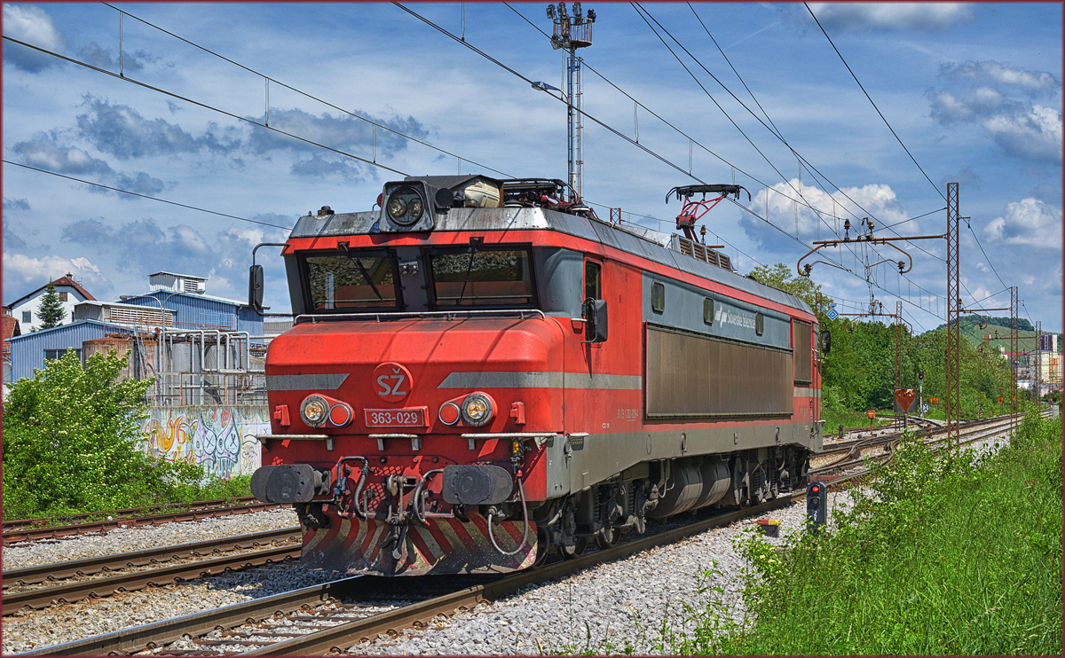 SŽ 363-029 fährt durch Maribor-Tabor Richtung Tezno VBF. /16.5.2017