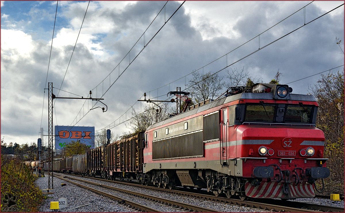 SŽ 363-034 zieht Güterzug durch Maribor-Tabor Richtung Norden. /21.11.2016