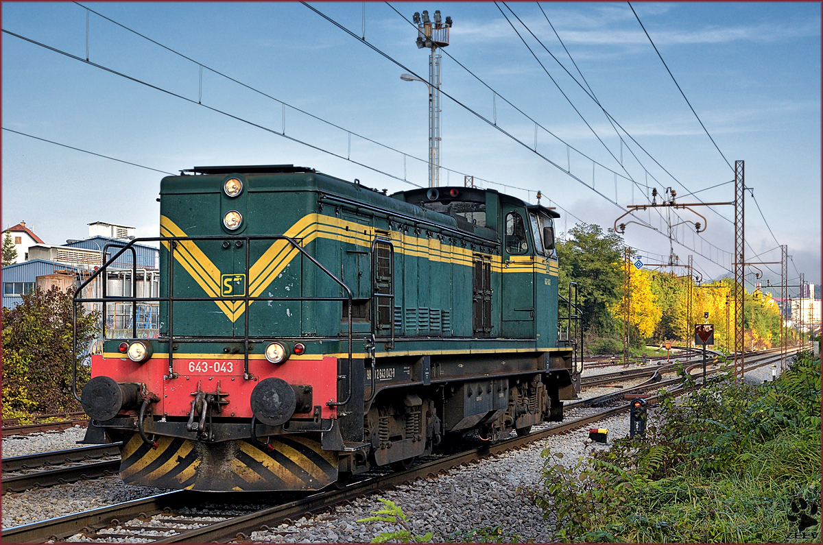 SŽ 643-043 fährt als Lokzug durch Maribor-Tabor Richtung Tezno VBF. /17.10.2016