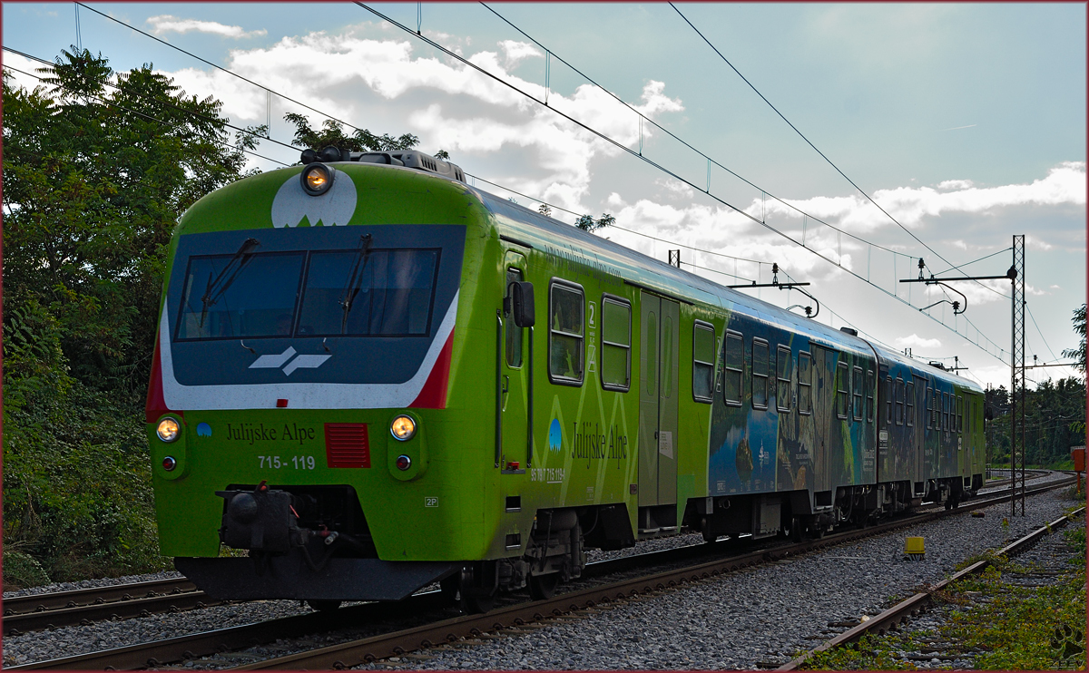 SŽ 715-119 fährt durch Maribor-Tabor Richtung Maribor HBF. /21.9.2015