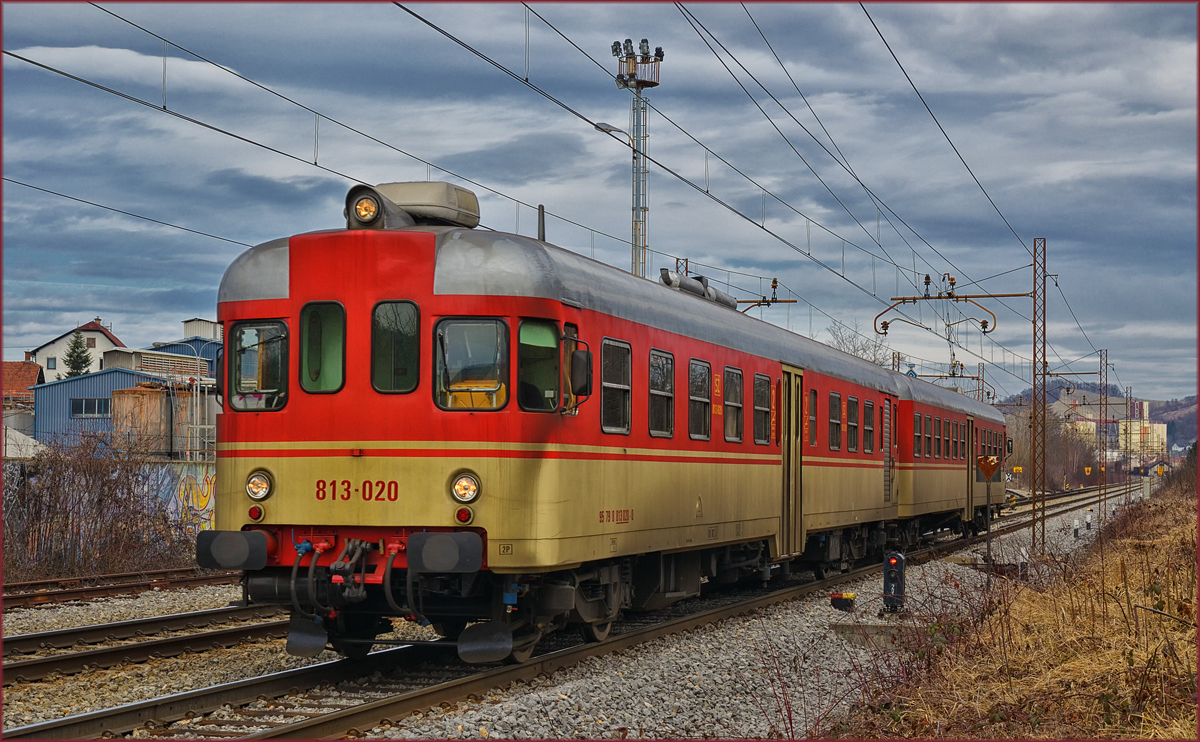 SŽ 813-020 fährt durch Maribor-Tabor Richtung Ormož. /2.3.2017