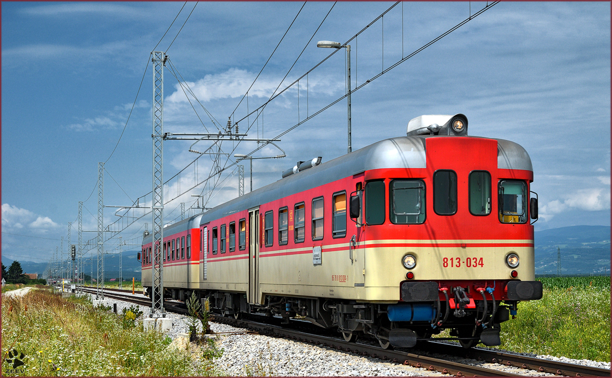 SŽ 813-034 fährt durch Cirkovce-Polje Richtung Ormož. /1.7.2016