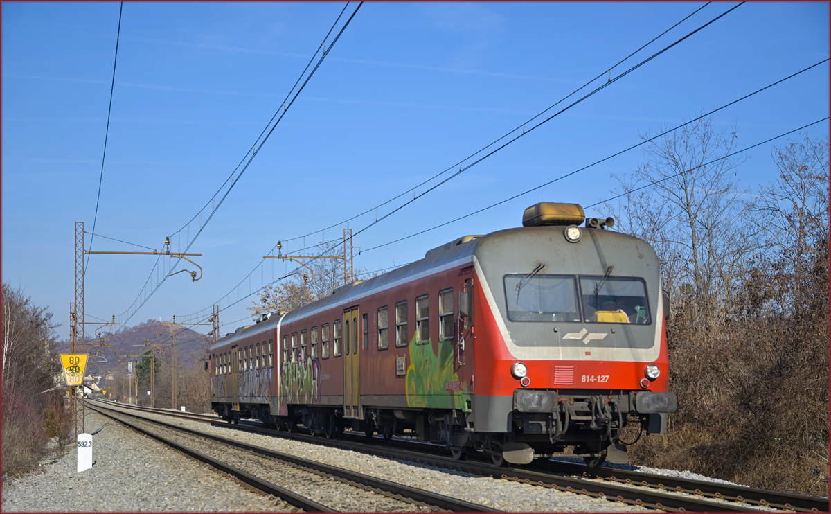 SŽ 814-127 fährt durch Maribor-Tabor Richtung Ormož. /7.2.2019