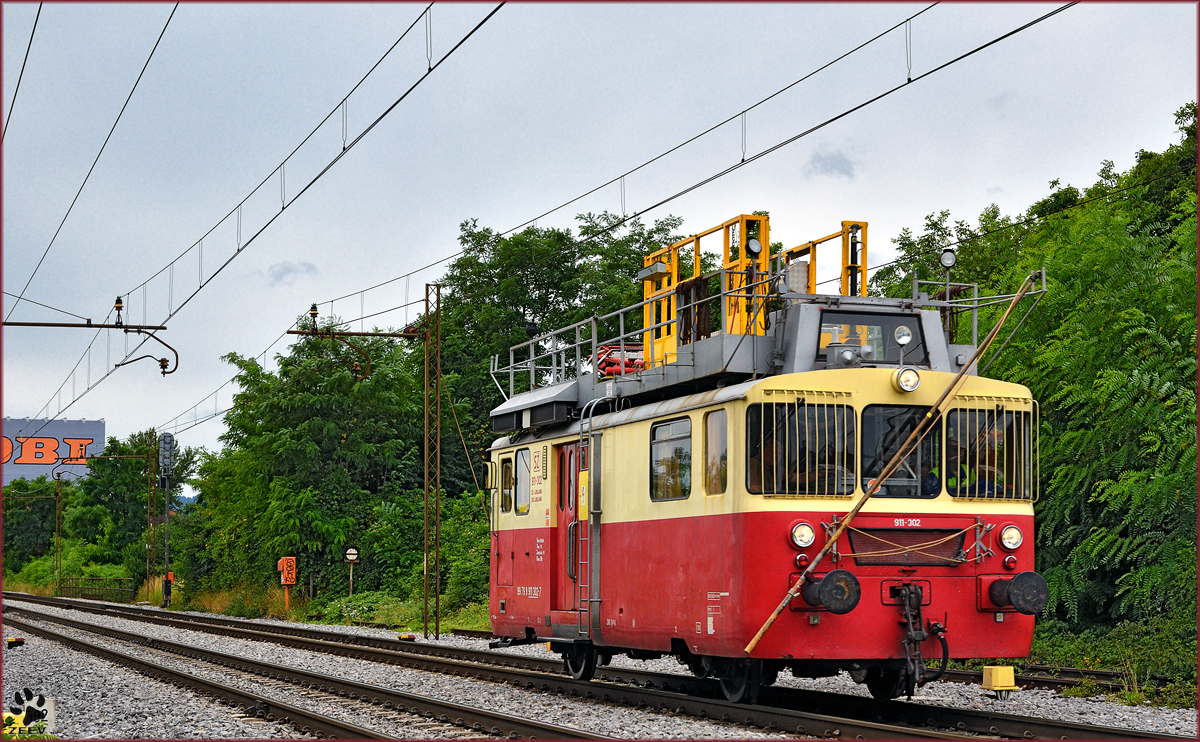 SŽ 911-302 fährt durch Maribor-Tabor Richtung Maribor HBF. /15.7.2016