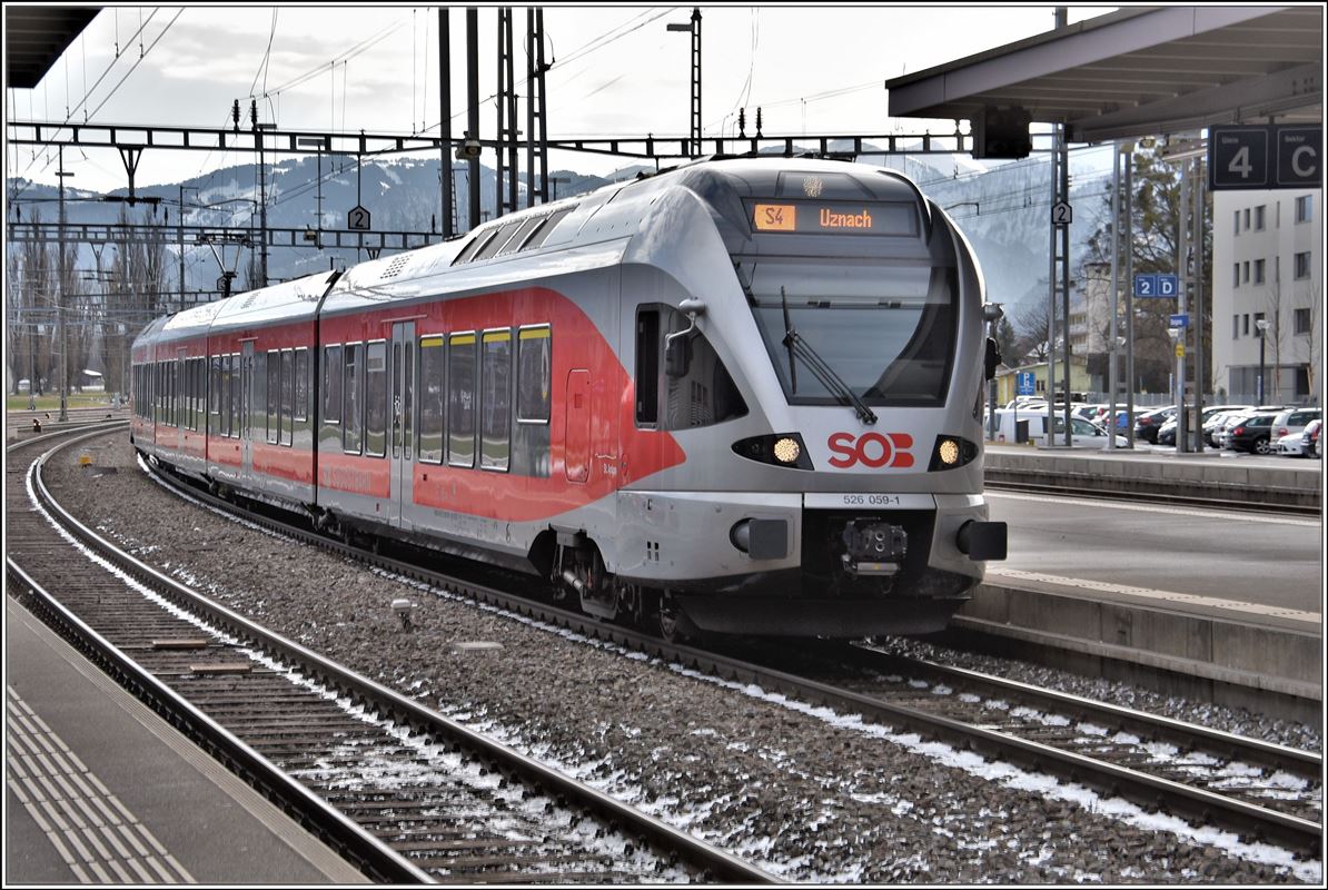 S4 mit 526 059-1 nach Uznach in Sargans. (14.02.2018)