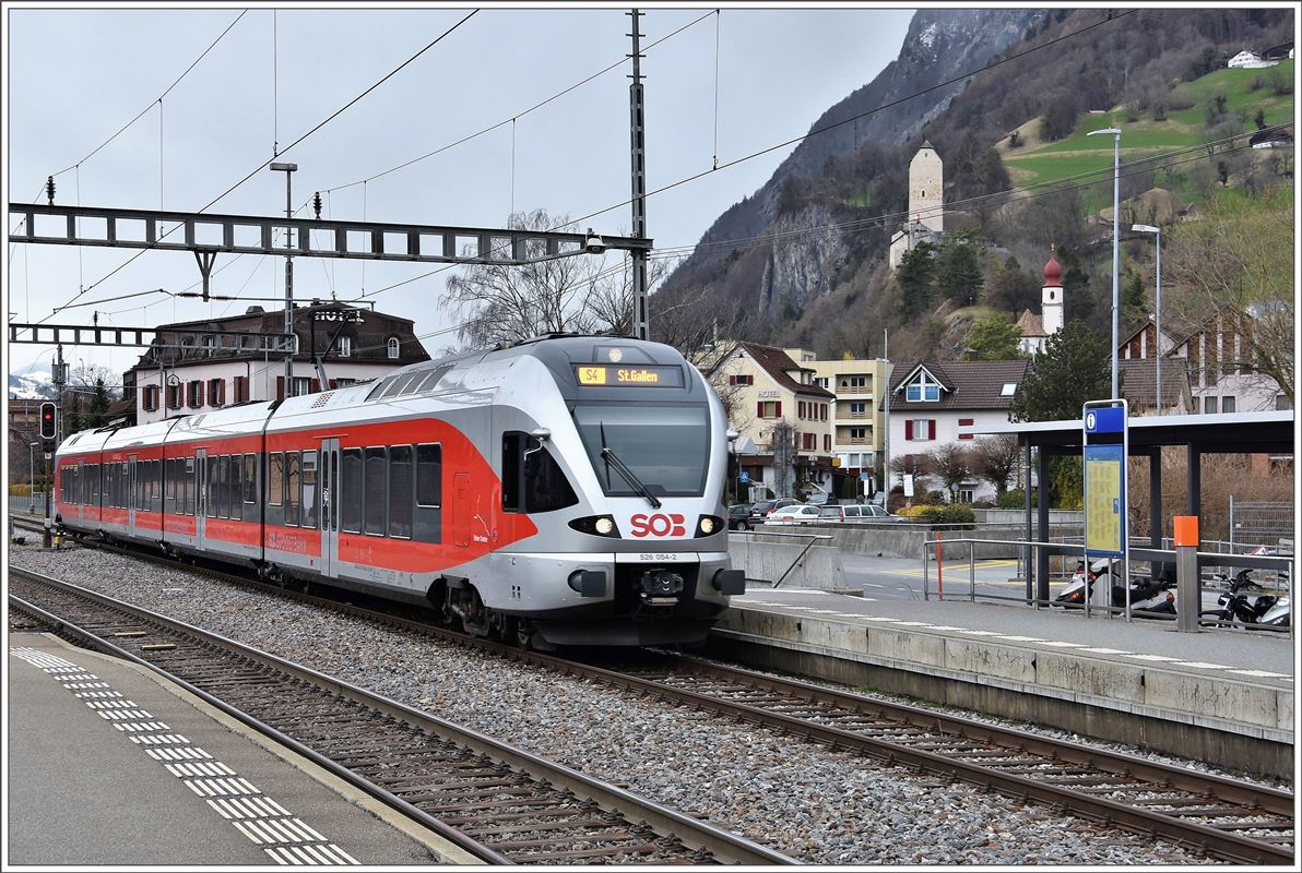 S4 nach St.Gallen via Rheintal mit 526 054-2 in Sargans. (06.03.2017)