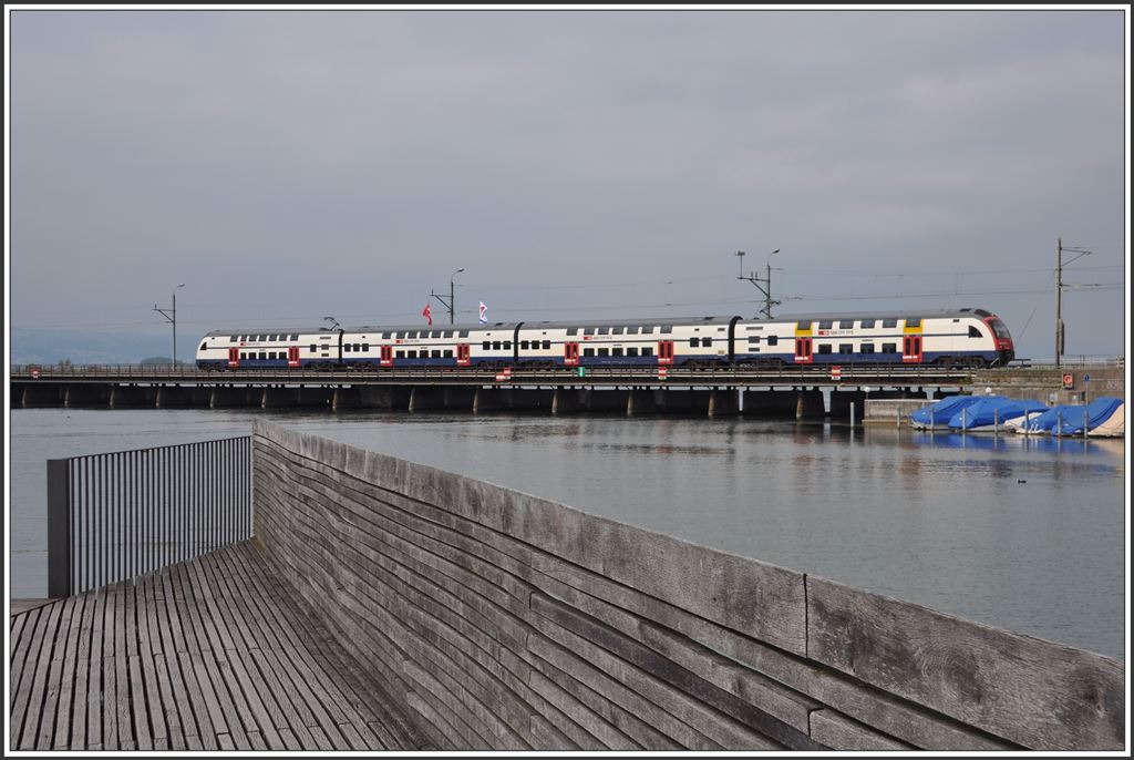 S5 auf dem Damm von Rapperswil. (10.09.2015)