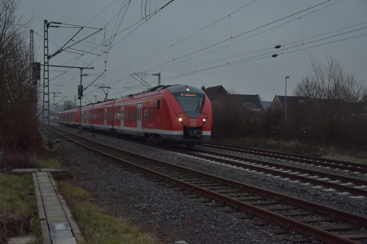 S8 verlässt Kleinenbroich in Richtung Korschenbroich, bald hat der 1440 822-3 seinen Endpunkt Mönchengladbach Hbf erreicht. 31.1.2017