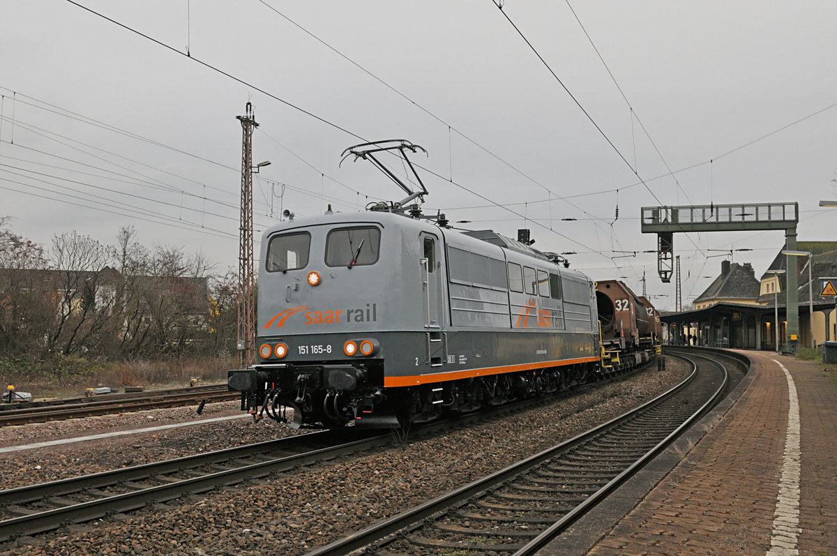 SaarRail 151 165-8 mit einem Flüssigeisenzug von Völklingen am 07.01.2019. Bahnhof Saarlouis.
