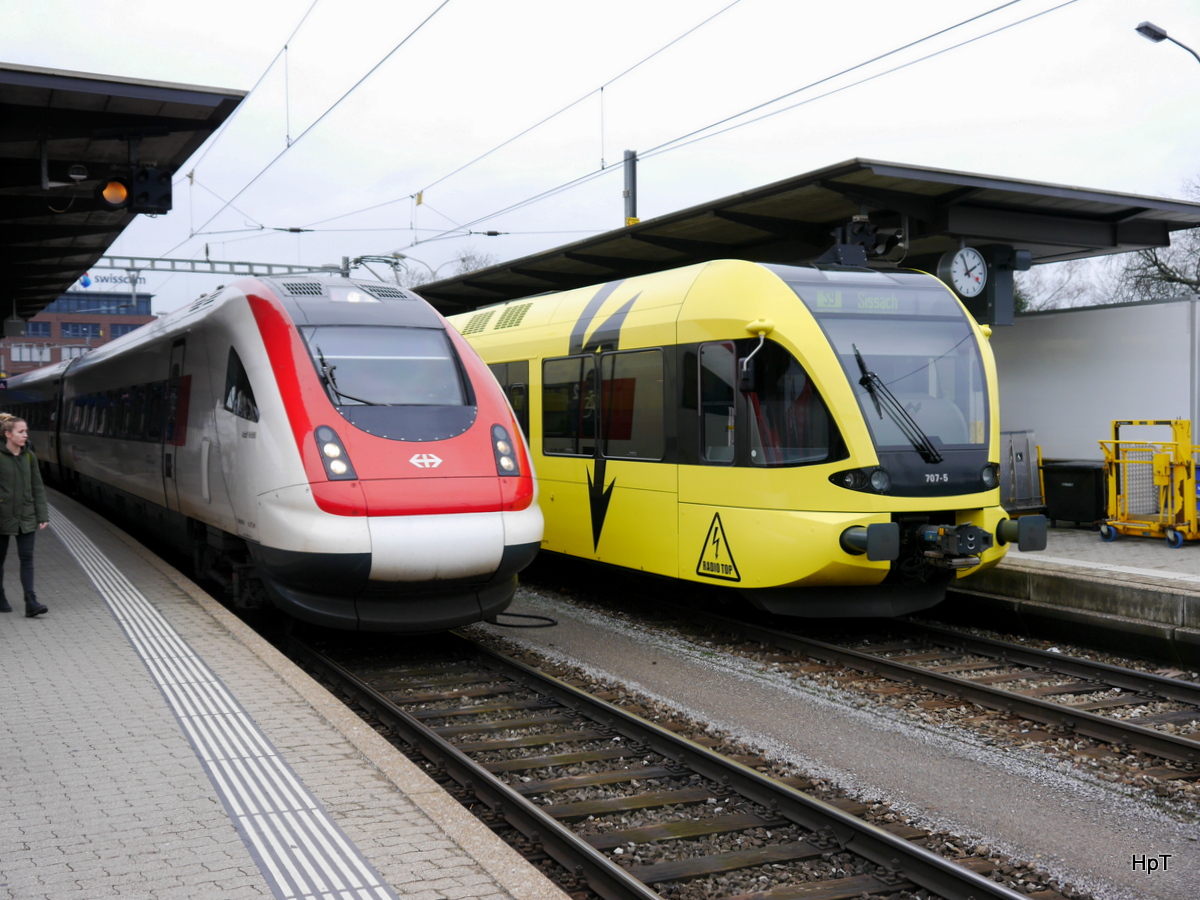 SBB / Thurbo - ICN  Adolf Wölflin neben RABe 526 707-5 im Bahnhof Olten am 27.01.2018