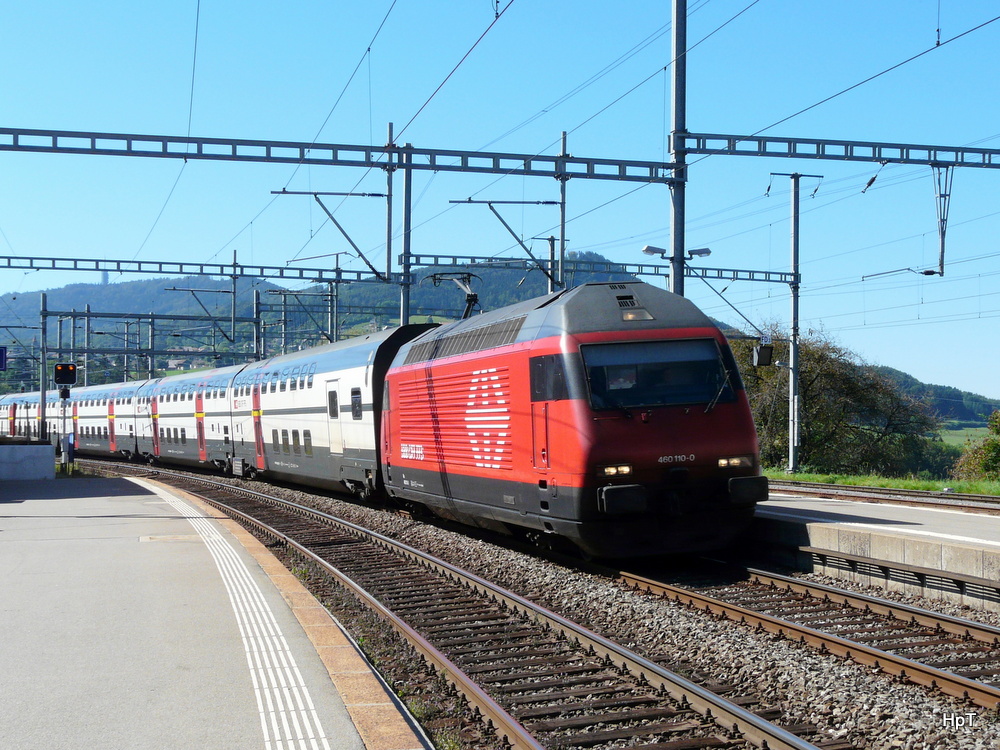SBB - 460 110-0 mit IC bei der durchfahrt im Bahnhof Palzieux am 03.09.2013